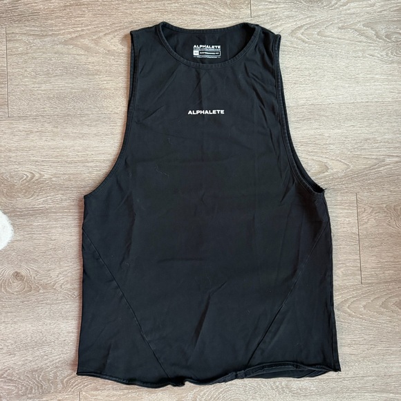 Alphalete Black Sleeveless Workout Tank Top Men’s Athletic Gym Muscle Shirt - Picture 2 of 3